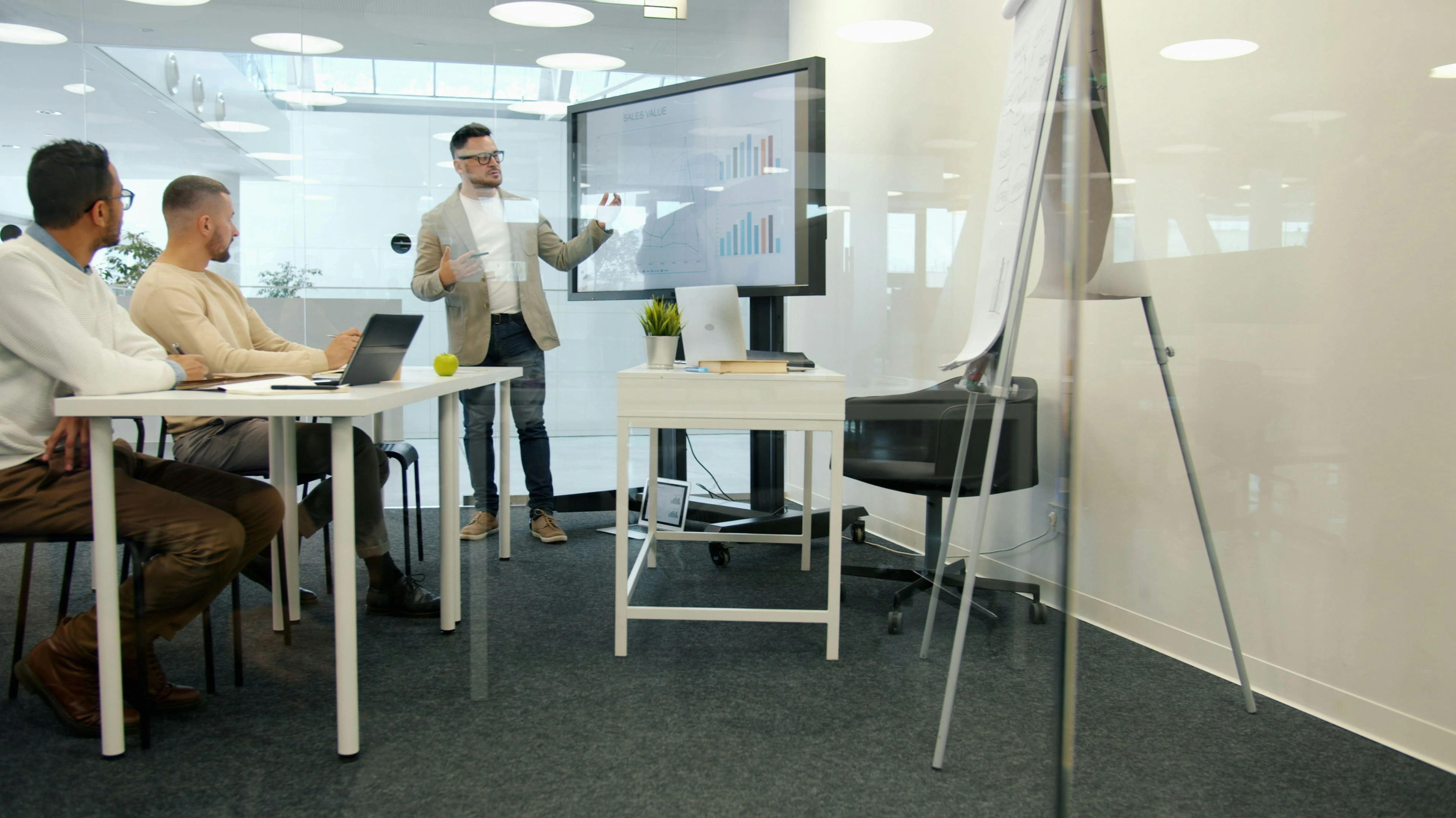 Corporate communication, presentations and customer documentation
